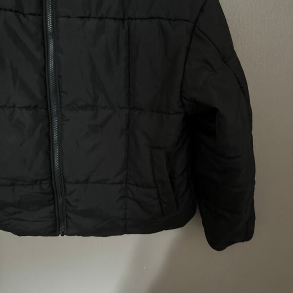 NIKE Classic Black Hooded Cropped Puffer Jacket Size Medium casual comfort - Picture 4 of 9